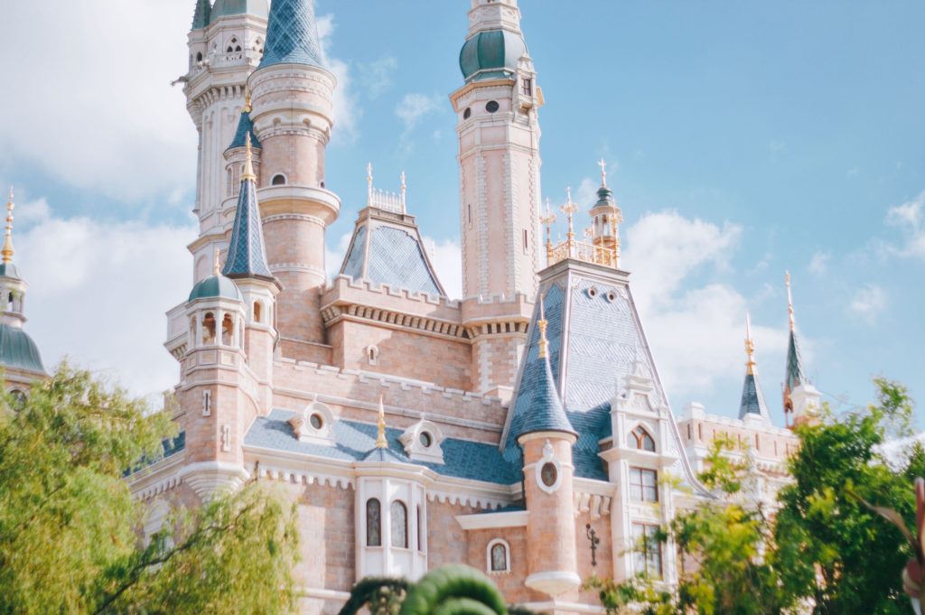 How to avoid long lines at Disney Land